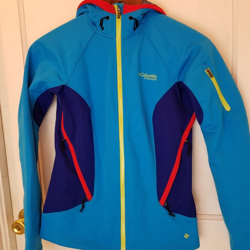 Womens Columbia Titanium SoftShell Jacket w/Hood